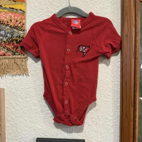 Sport Attack Other - VINTAGE NFL TAMPA BAY BUCCANEERS CARTOON LOGO TODDLER ONE PIECE Size 3-6 Months
